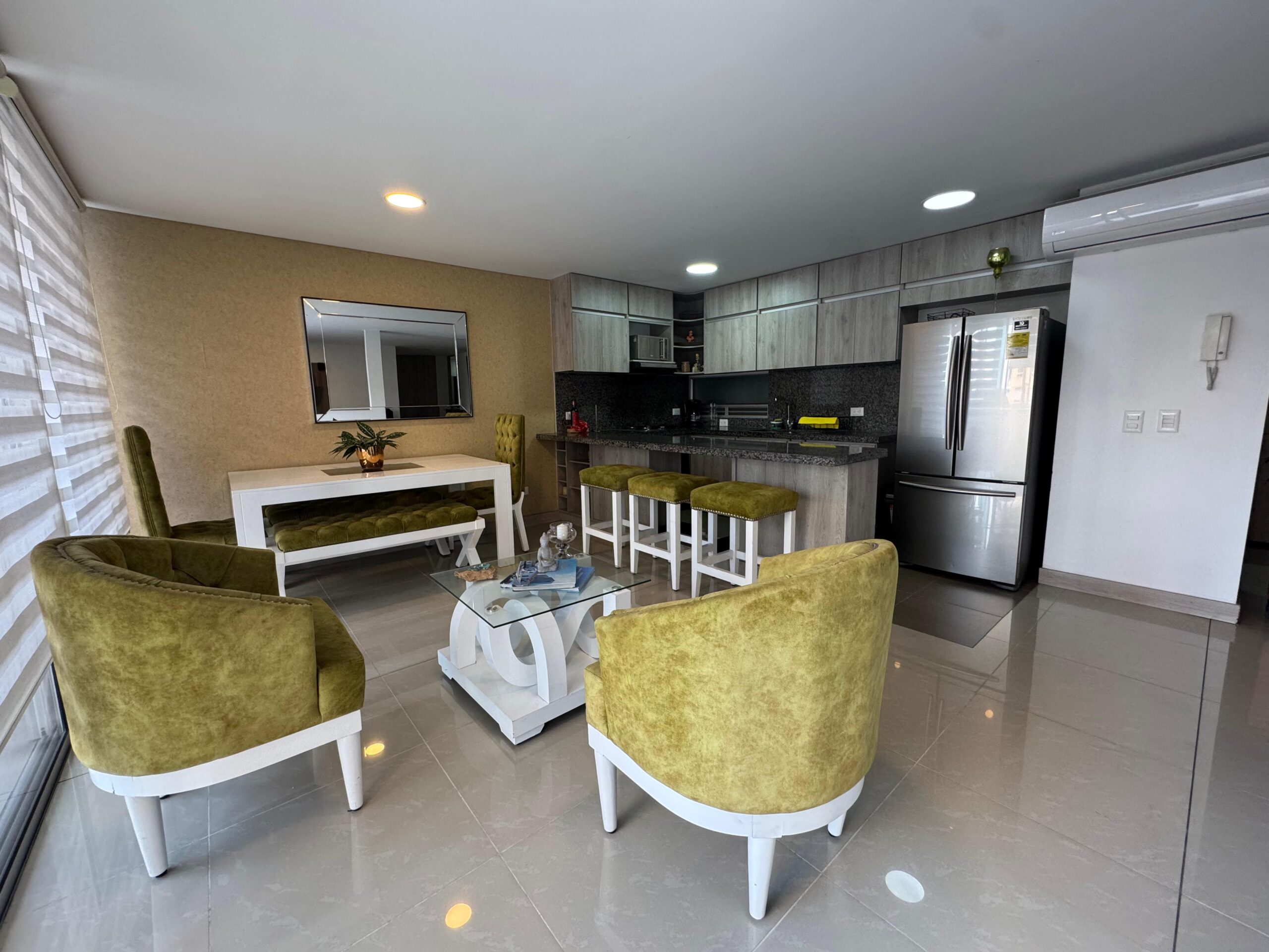 Espectacular Apartamento Amoblado/Norte La Flora