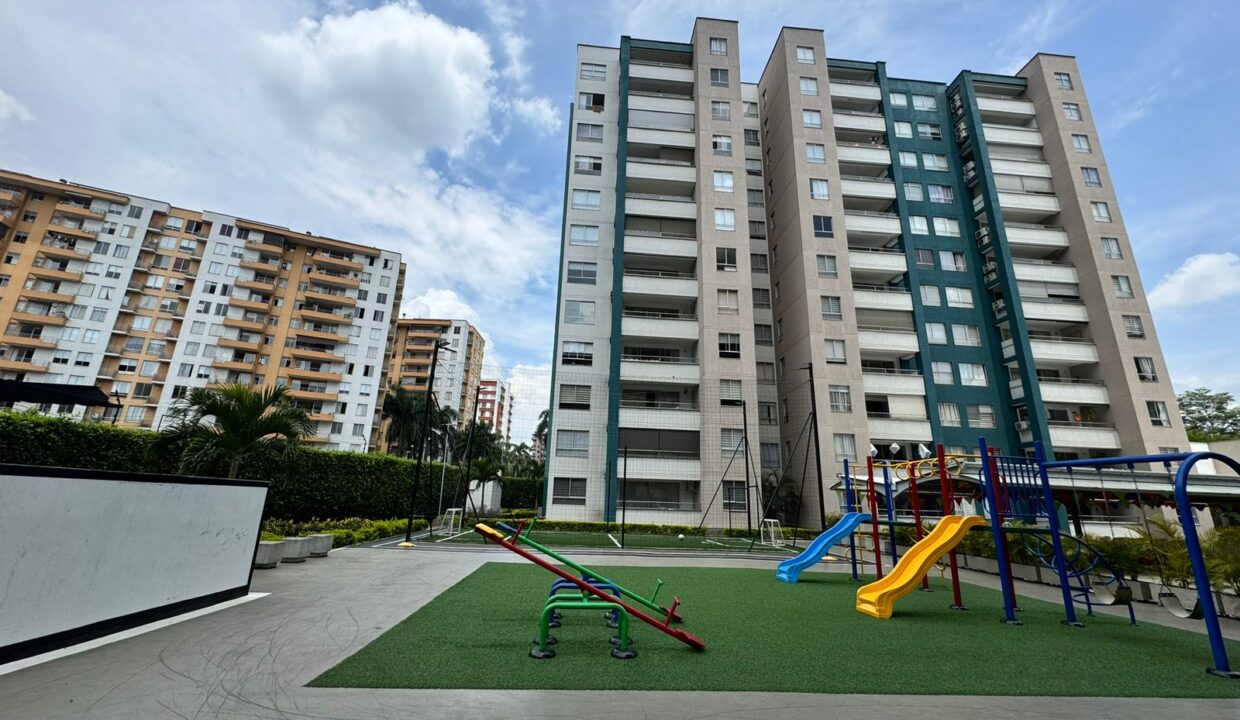 WhatsApp Image 2025-11-21 at 6.31.49 PM (2)