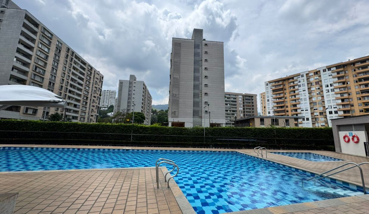 WhatsApp Image 2025-11-21 at 6.31.51 PM (1)