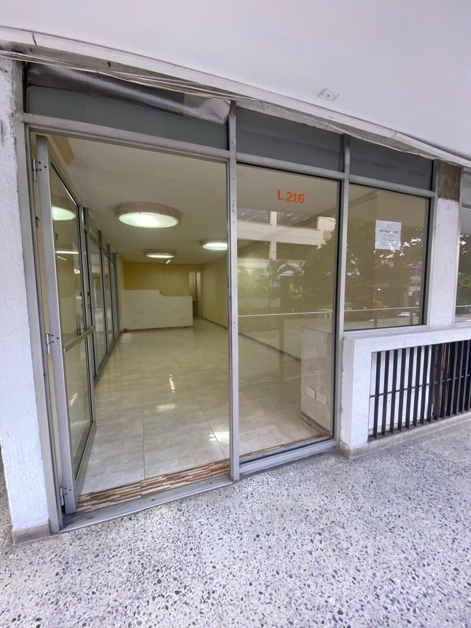 Se alquila Grandioso Local – Santa monica residencial